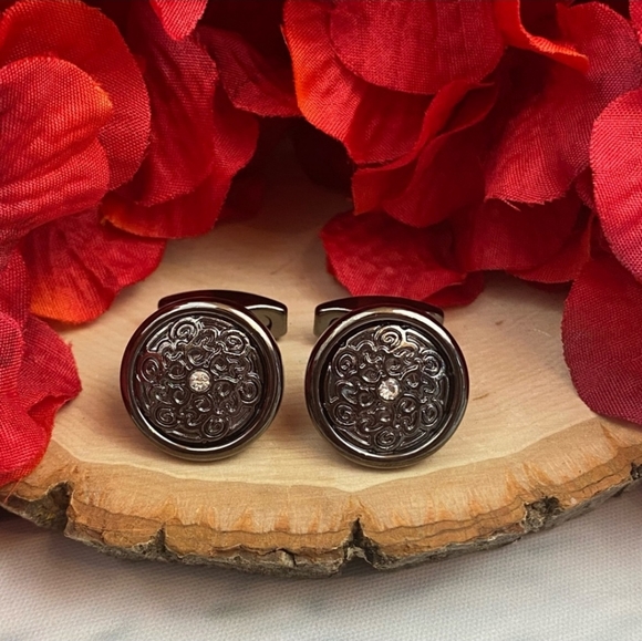 *New In Box Stunning Round Silver & Gunmetal Crystal Cufflinks* - Picture 3 of 6